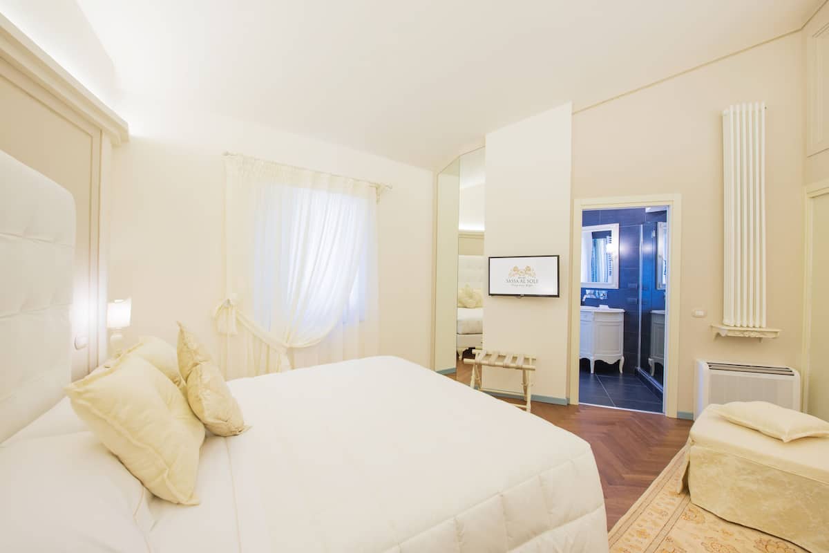 1 bedroom, premium bedding, minibar, in-room safe