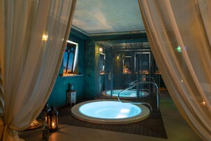 Couples treatment rooms, Turkish bath, body treatments, aromatherapy
