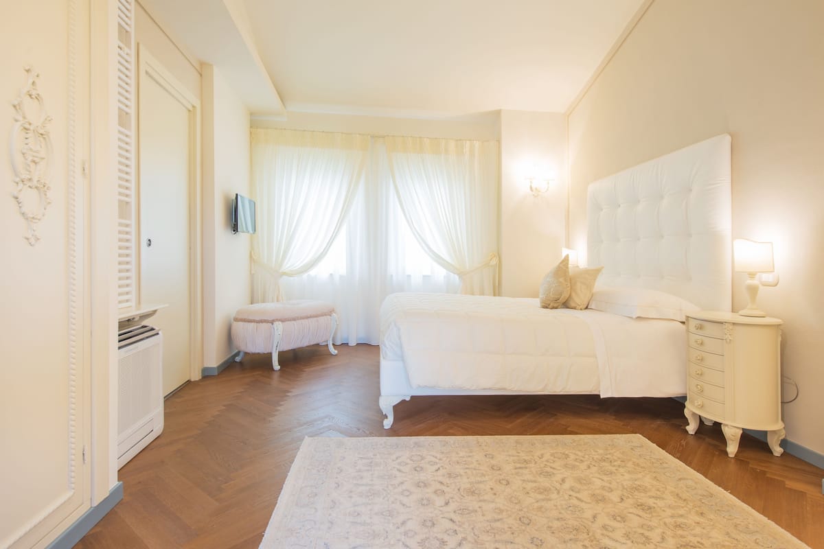 1 bedroom, premium bedding, minibar, in-room safe