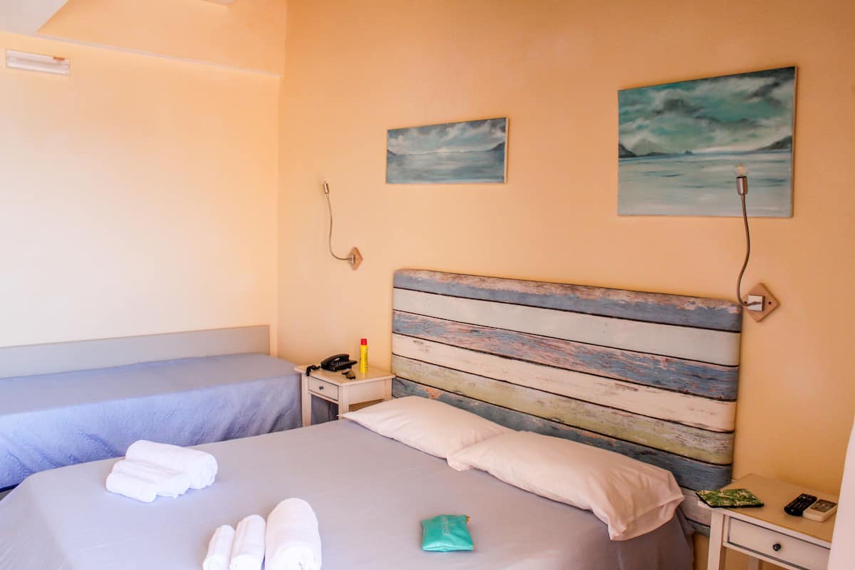 Minibar, in-room safe, desk, iron/ironing board