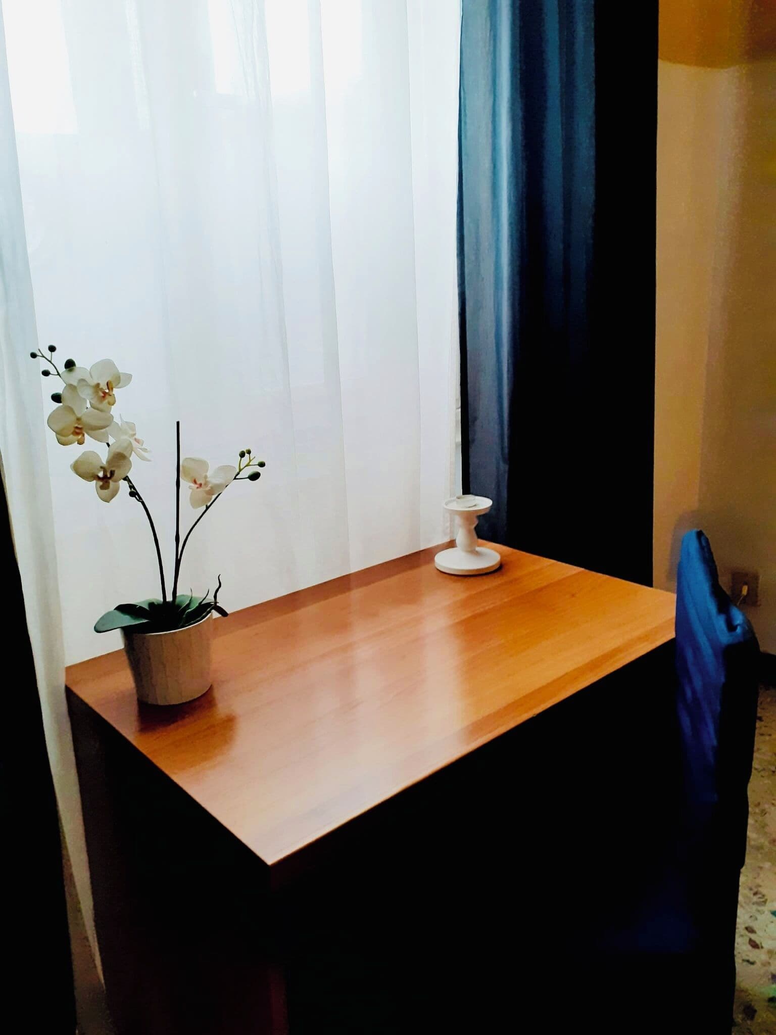 Decoración personalizada, muebles diferentes y escritorio 