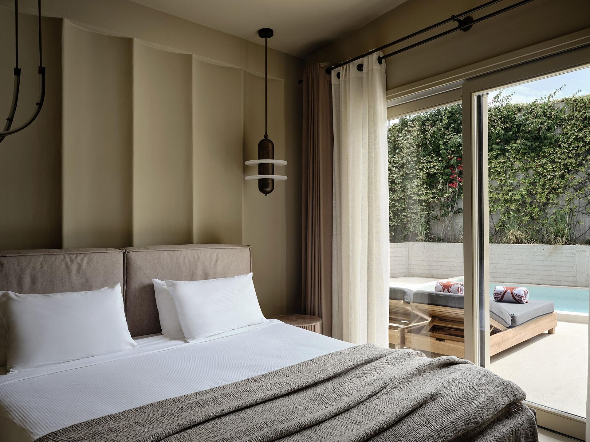 Three Bedroom Villa with Garden | 高級寢具、迷你吧、客房內保險箱、熨斗/熨衣板