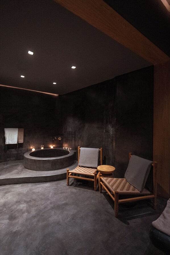 美體療程、臉部療程、按摩室/療程室、美甲與護足