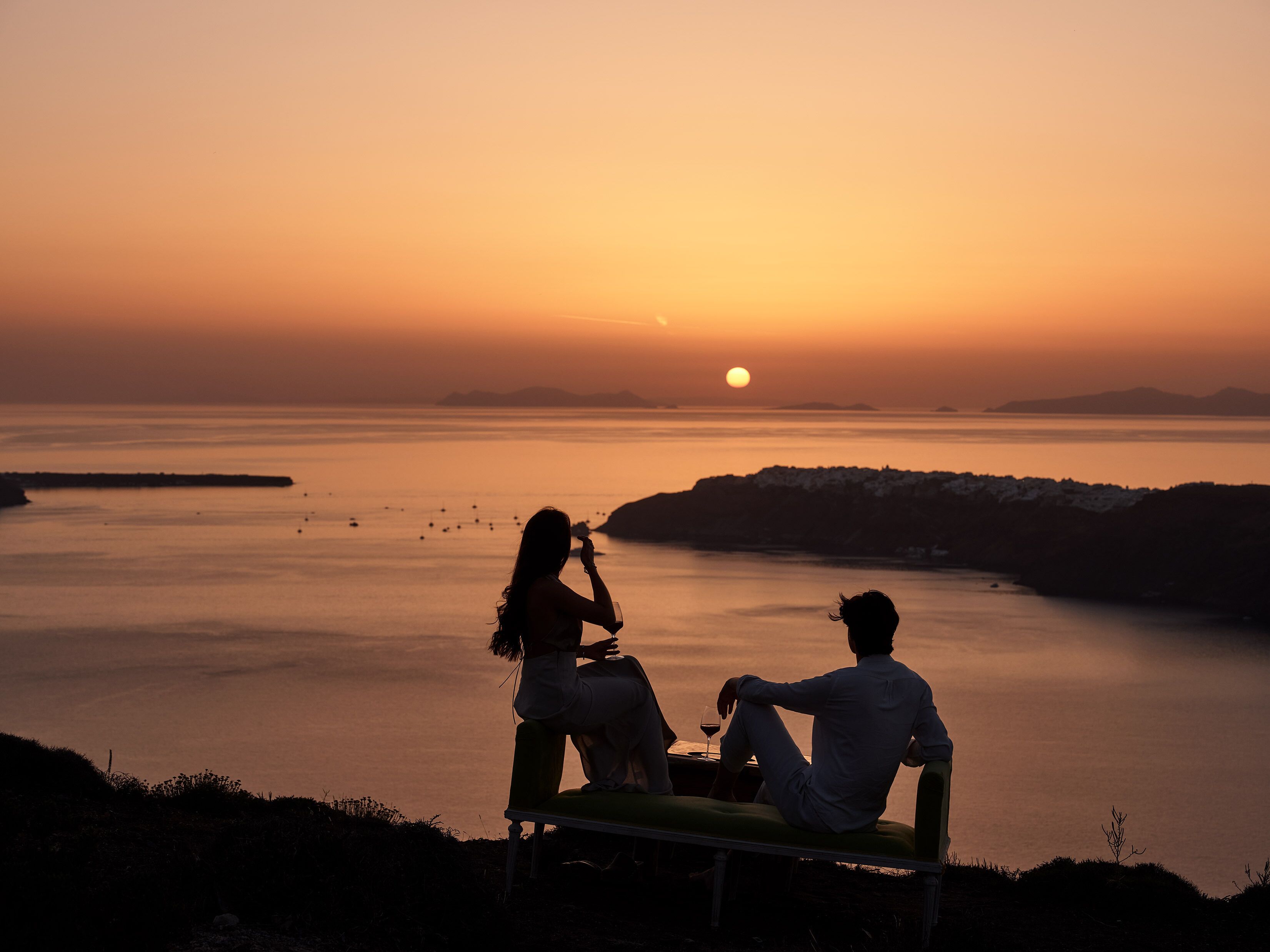lunch and dinner served, international cuisine