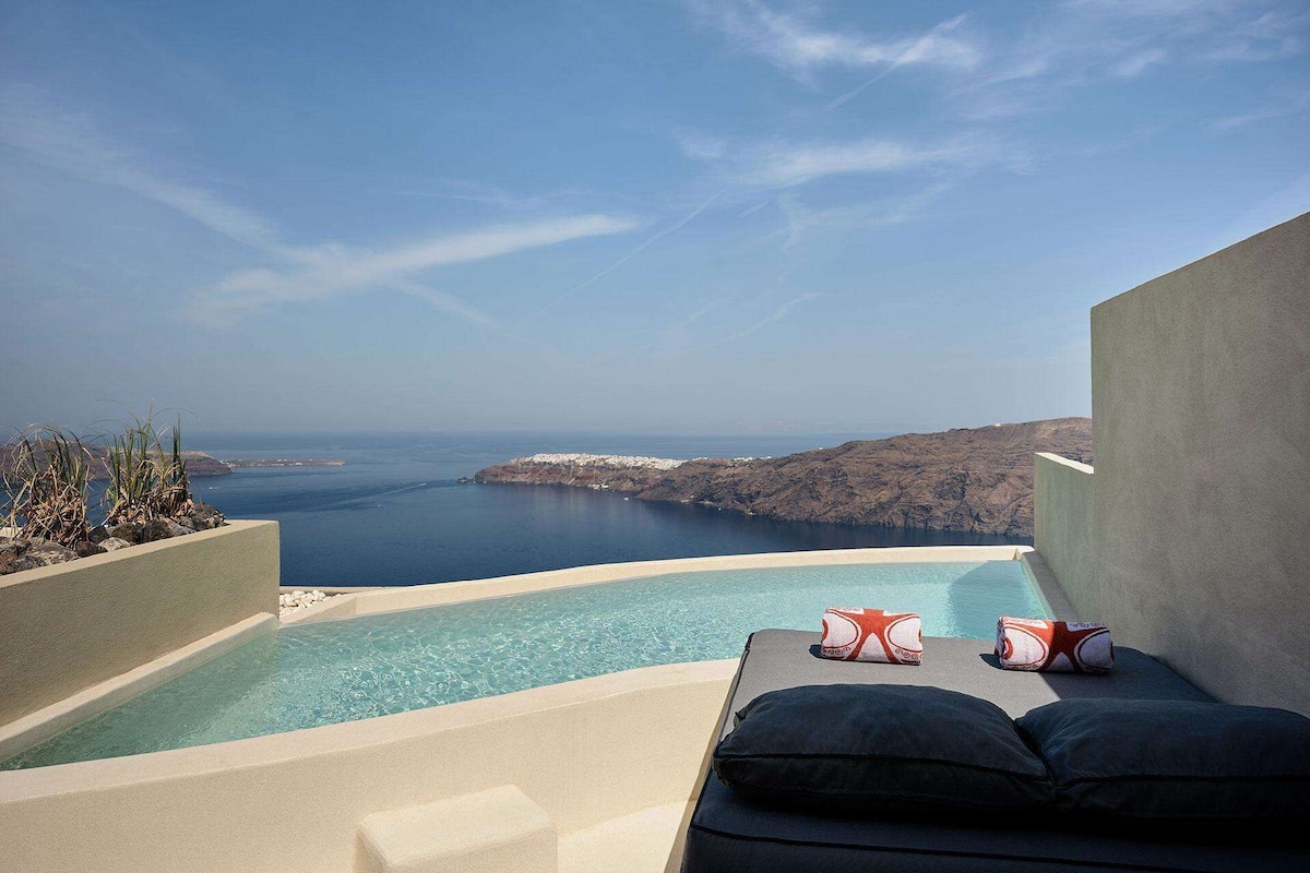 Wet Allure Suite with Infinity Pool | 2 bedrooms, premium bedding, minibar, in-room safe