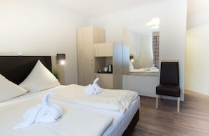 Comfort Double Room | Minibar, in-room safe, desk, iron/ironing board - Baums Rheinhotel (Boppard)