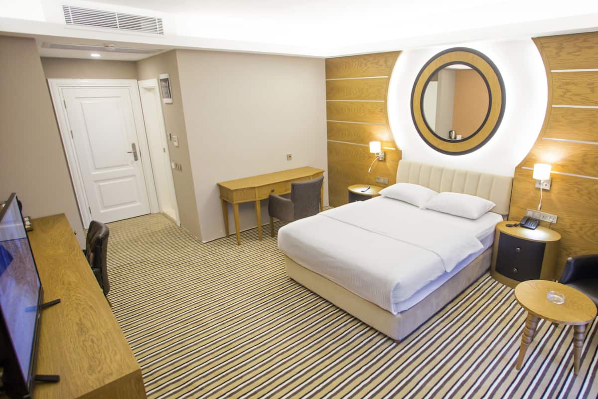 Standard Double Room Single Use, Partial Sea View | Minibar, in-room safe, blackout drapes, soundproofing