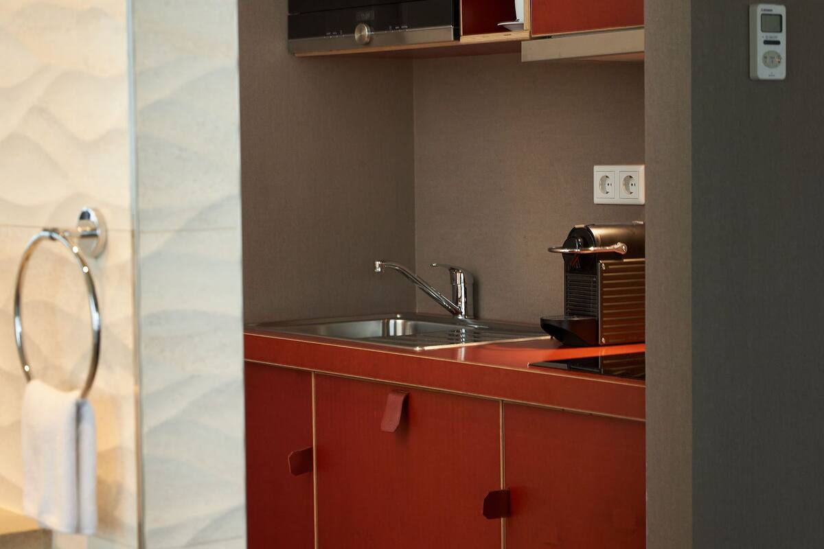 junior suite, 1 double bed, kitchenette, beach view | private kitchen