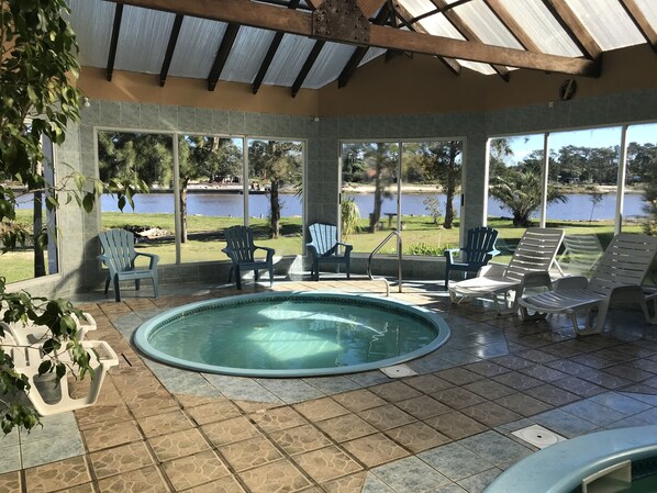 Bain à remous intérieur