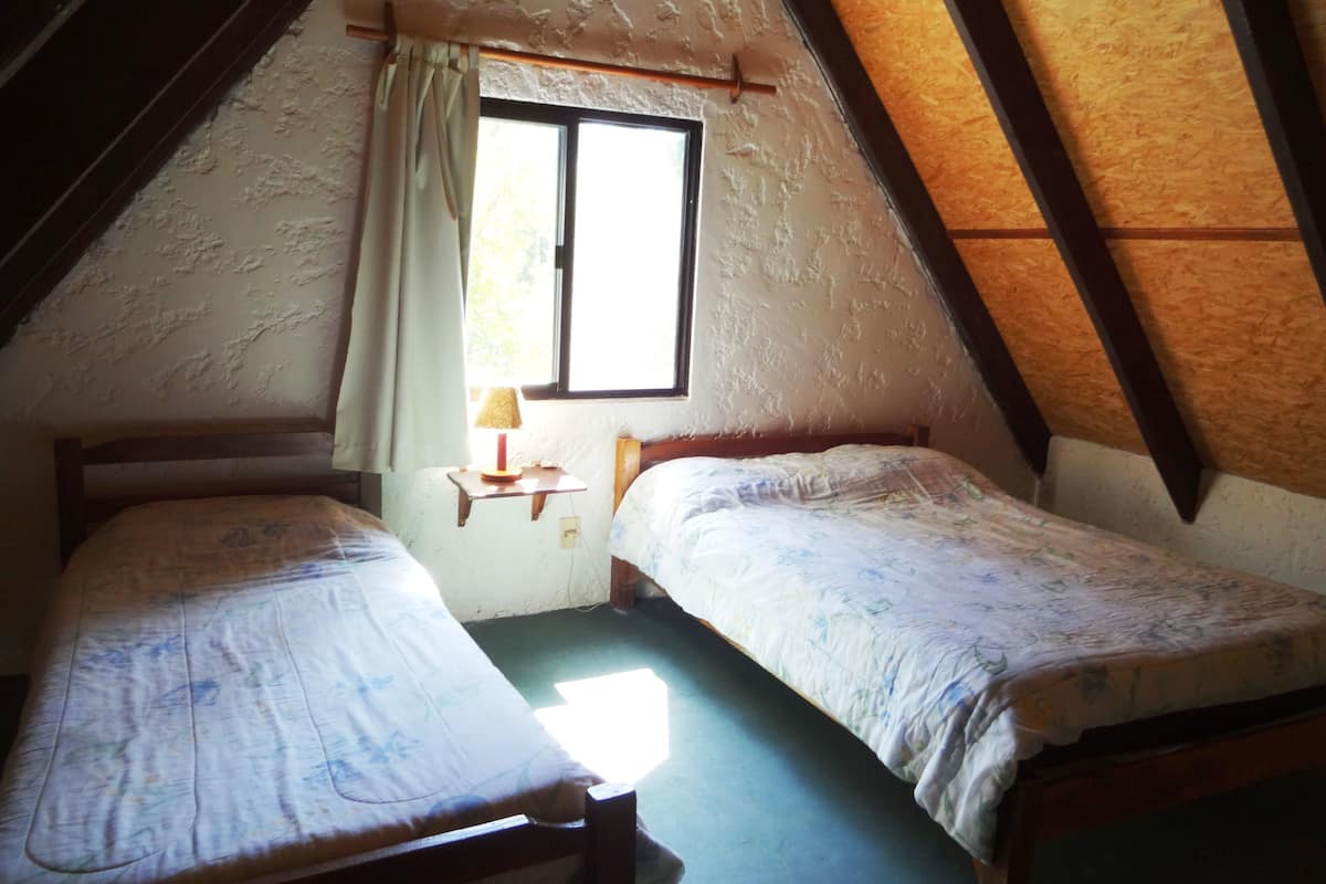 Cabin (6 people) | In-room safe, cribs (free), rollaway beds (surcharge), bed sheets