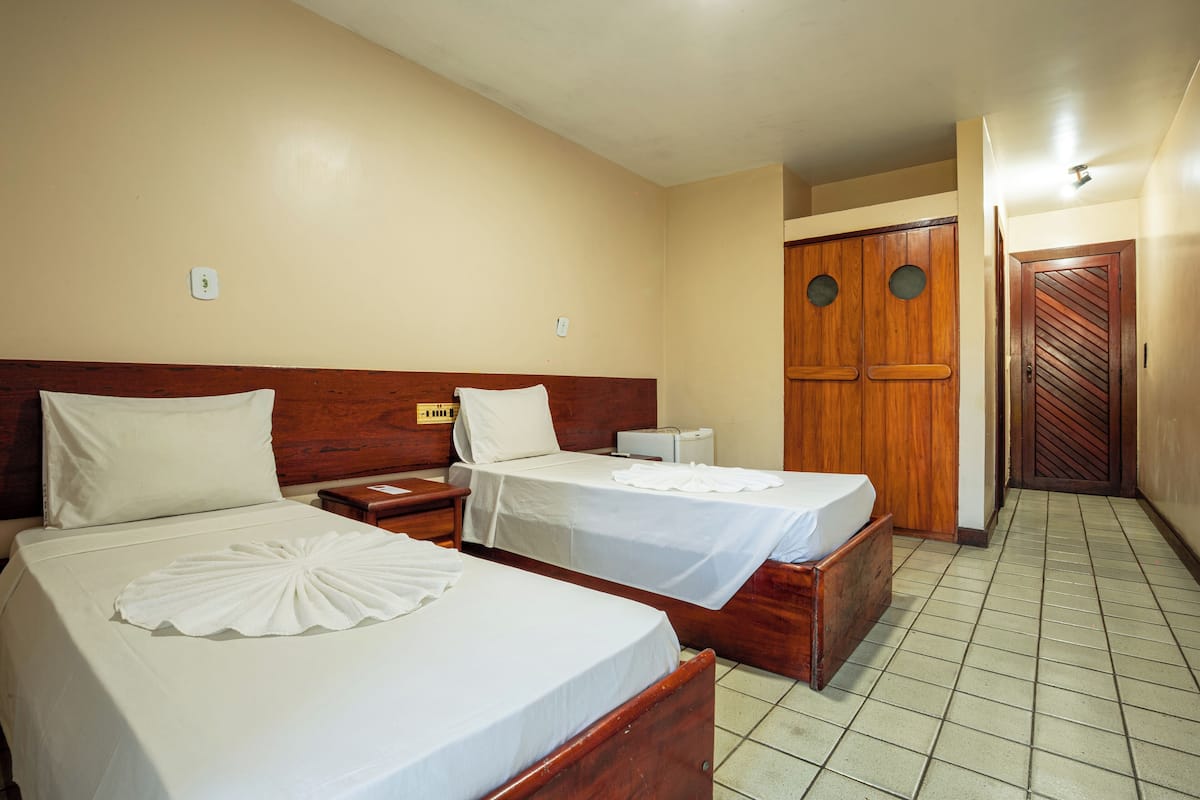 1 chambre, minibar, rideaux occultants, draps fournis