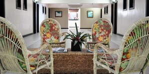 Coin salon dans le hall