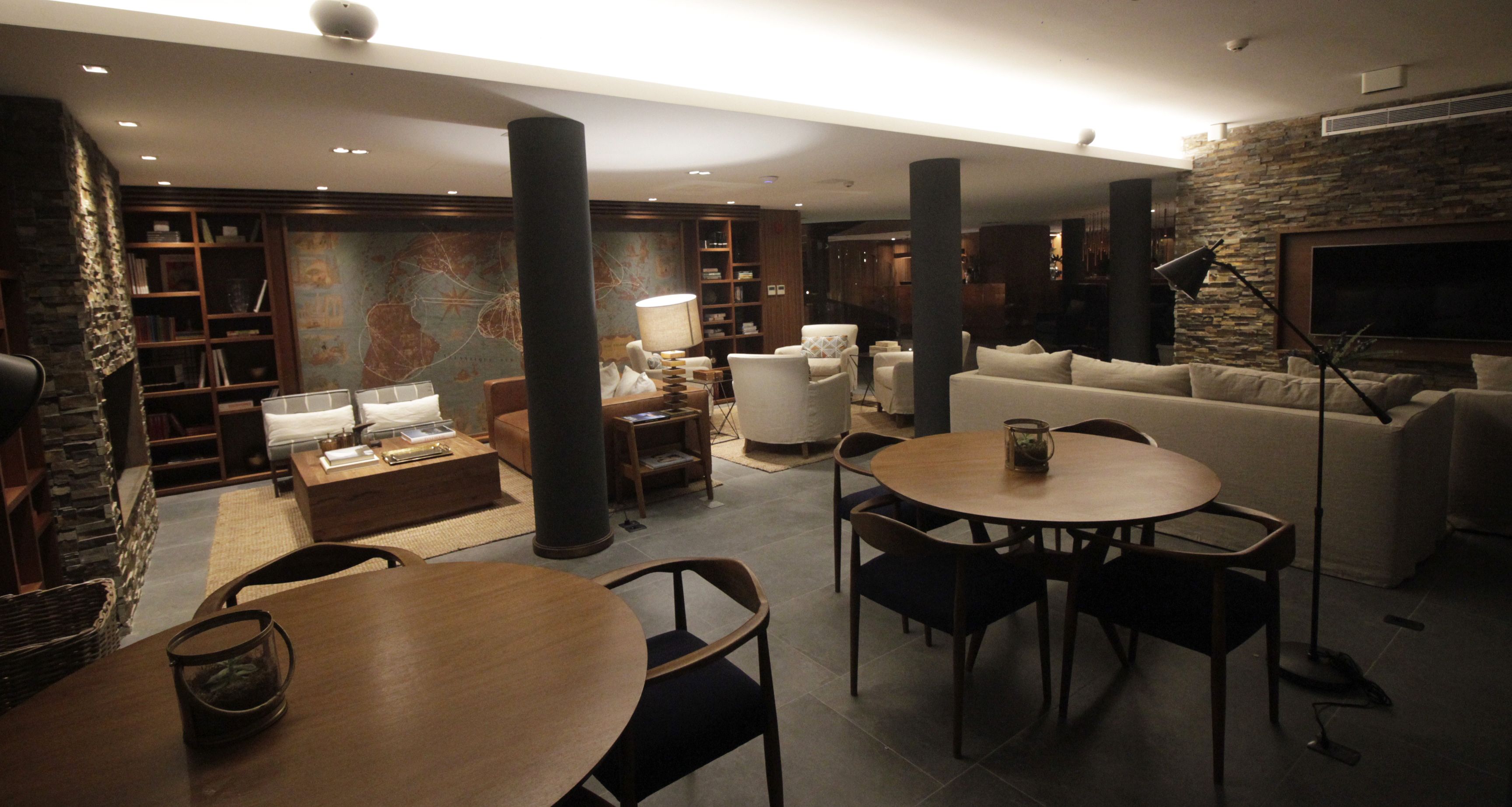 Lobby-lounge