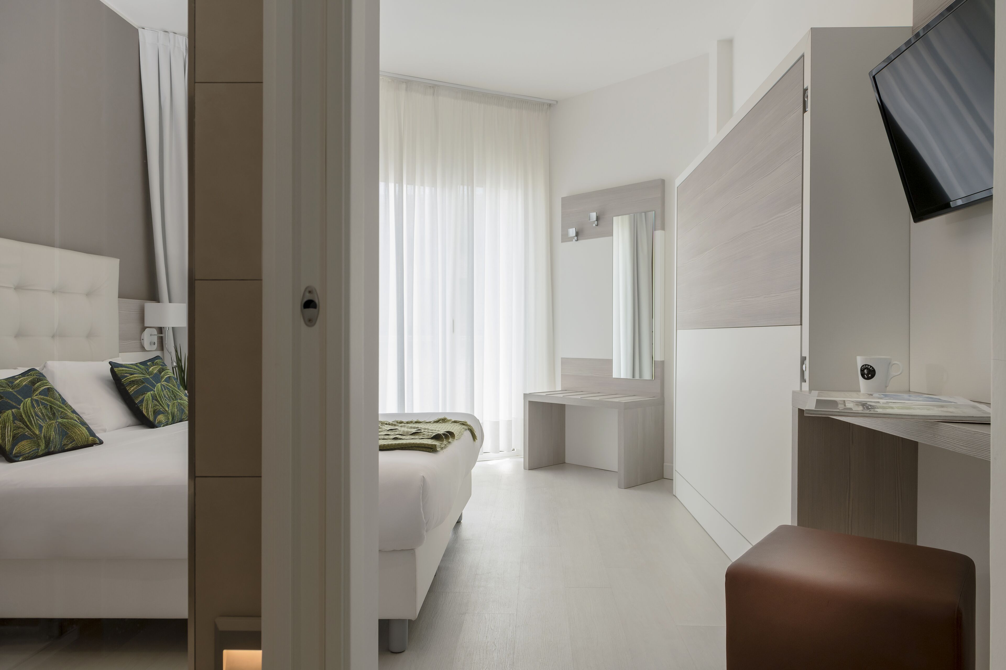 standard double room | 1 bedroom, down duvets, in-room safe, desk