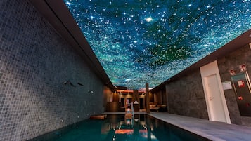Een sauna, een bubbelbad, een stoombad, een Turks bad/hammam
