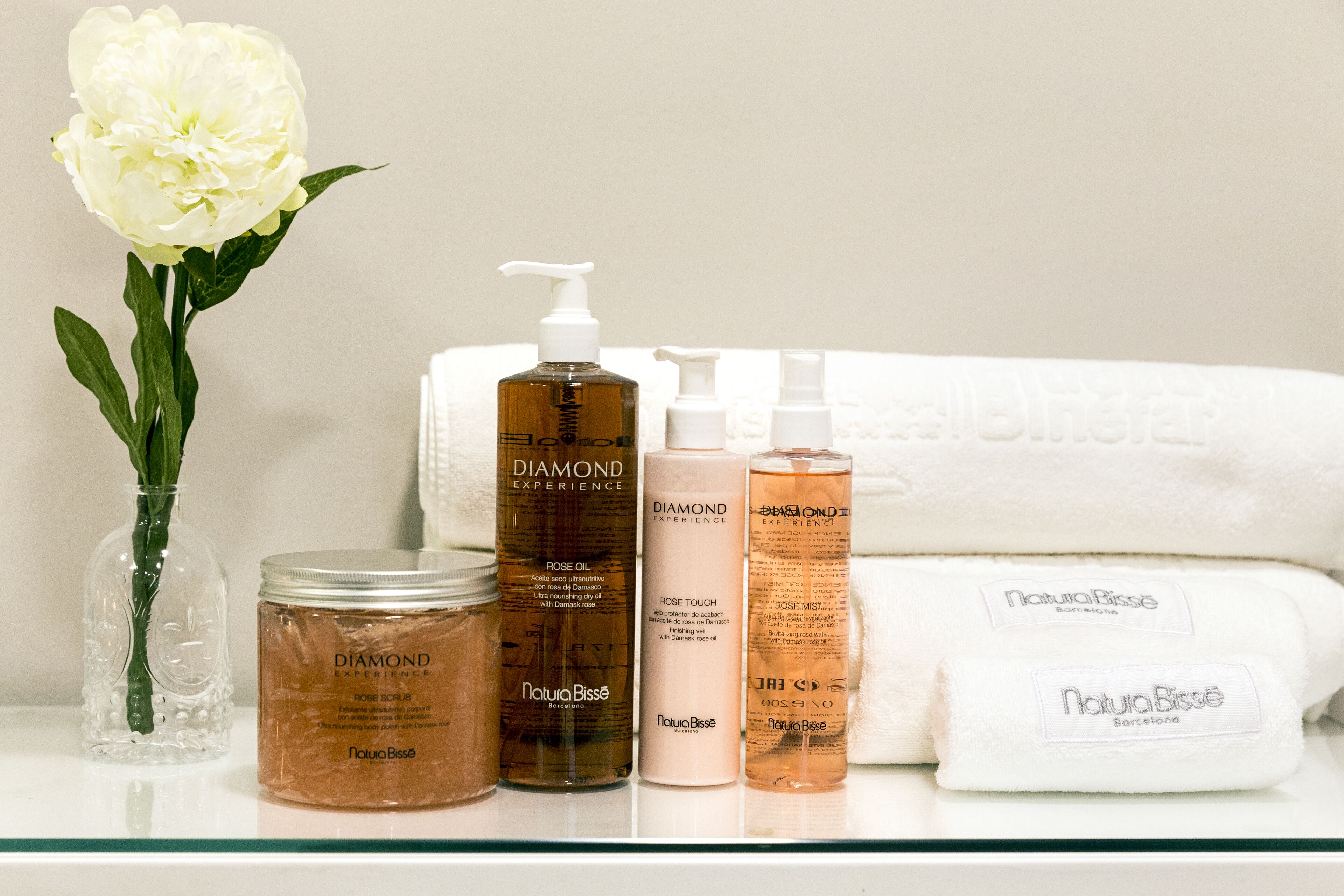 sauna, hot tub, steam room, turkish bath/hammam, body treatments