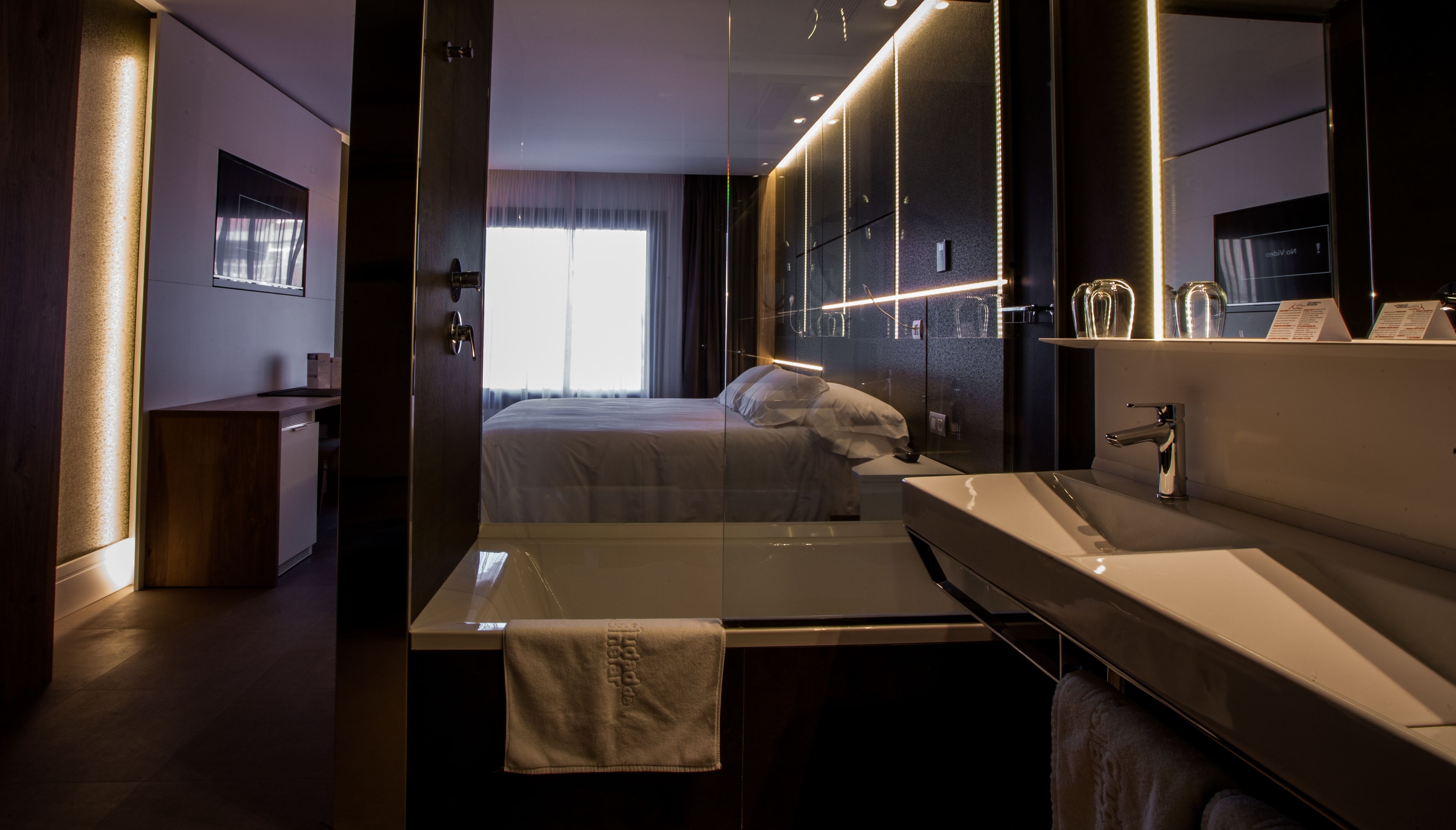 free toiletries, hair dryer