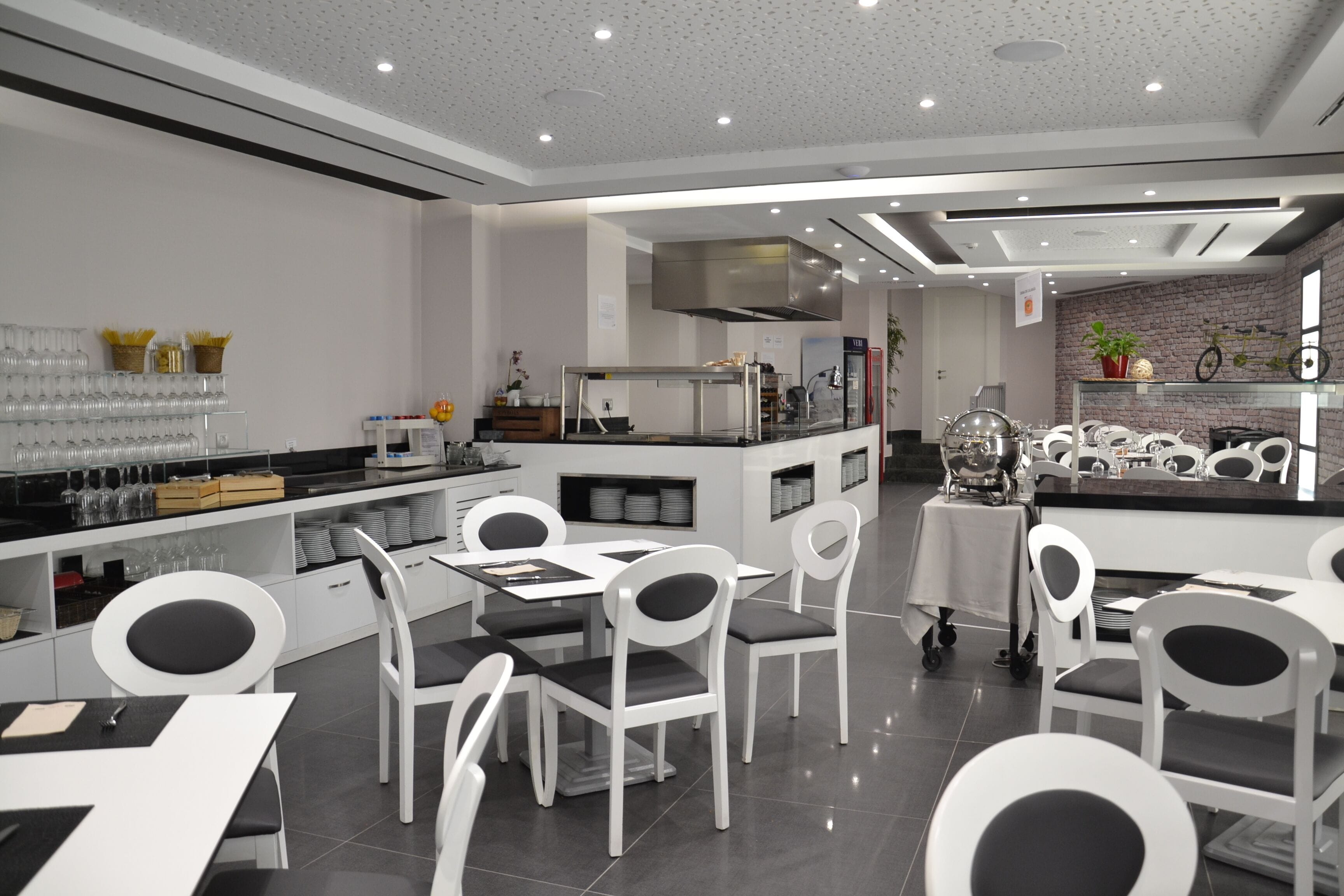 daily full breakfast (eur 13 per person)