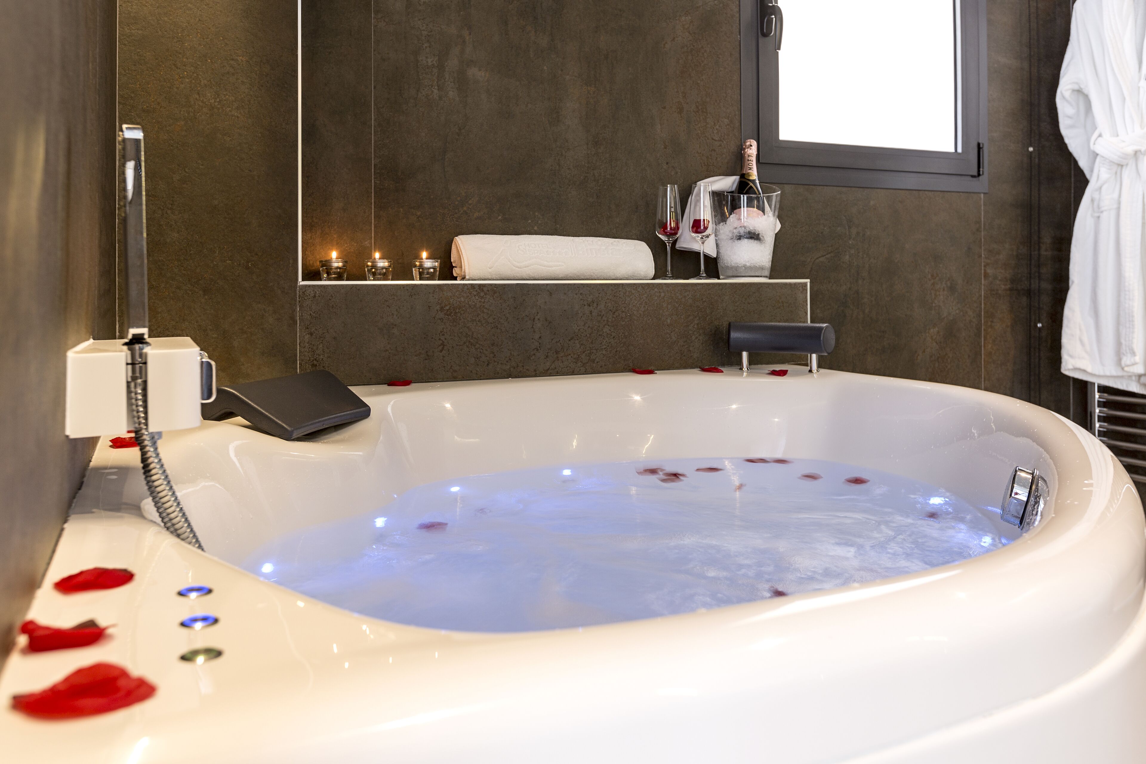 suite | 1 bedroom, in-room safe, desk, blackout curtains