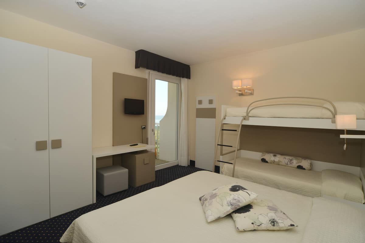 Minibar, in-room safe, individually decorated, individually furnished