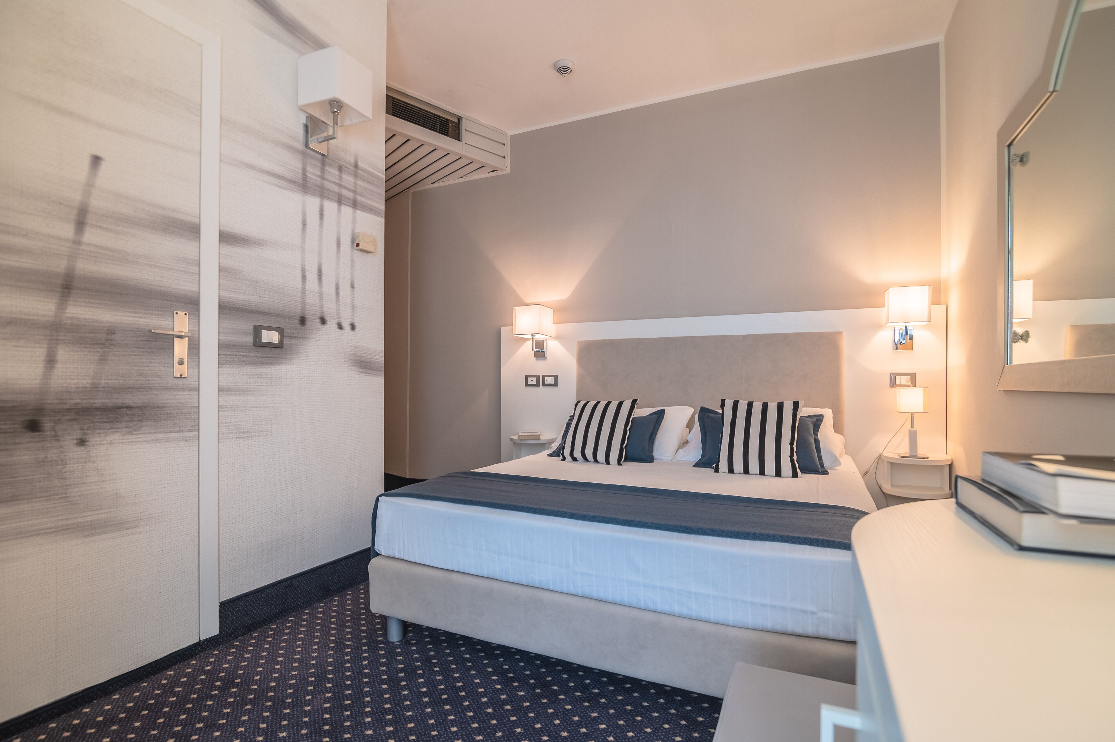 Minibar, coffres-forts dans les chambres, décoration personnalisée