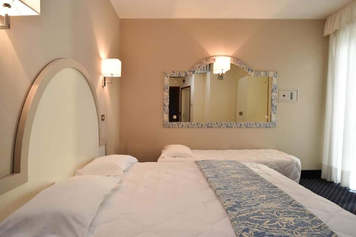 Minibar, in-room safe, individually decorated, individually furnished
