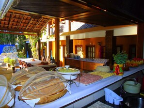 Desayuno bufé gratuito y diario