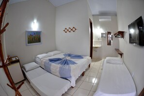 Triple Room | Minibar, blackout drapes, iron/ironing board, free WiFi - Pousada a Flor Da Terra (Porto Seguro)