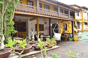 14-inch TV with satellite channels - Pousada a Flor Da Terra (Porto Seguro)