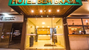 The entrance to Hotel Bem Brasil with a reception desk and glass doors. - Hotel Bem Brasil (Porto Seguro)