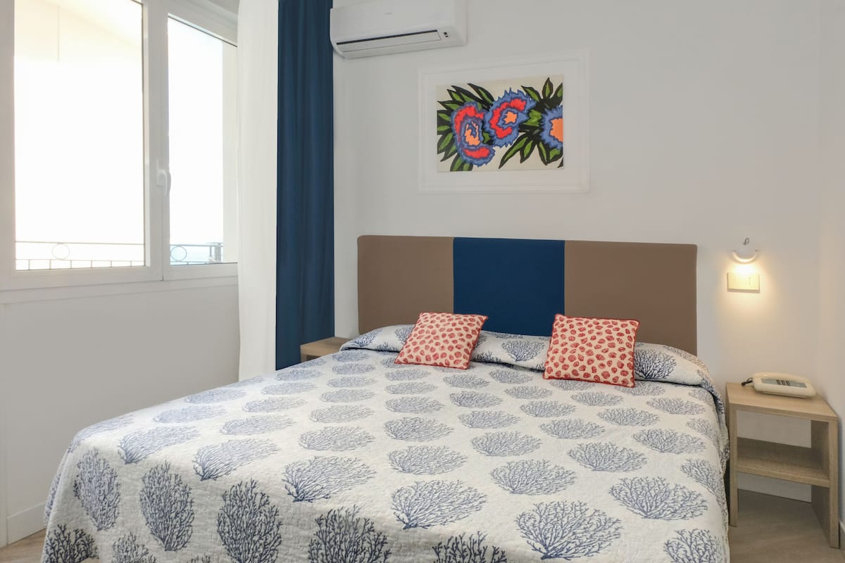 Small Double Room | 1 Schlafzimmer, Minibar, Zimmersafe, Schreibtisch