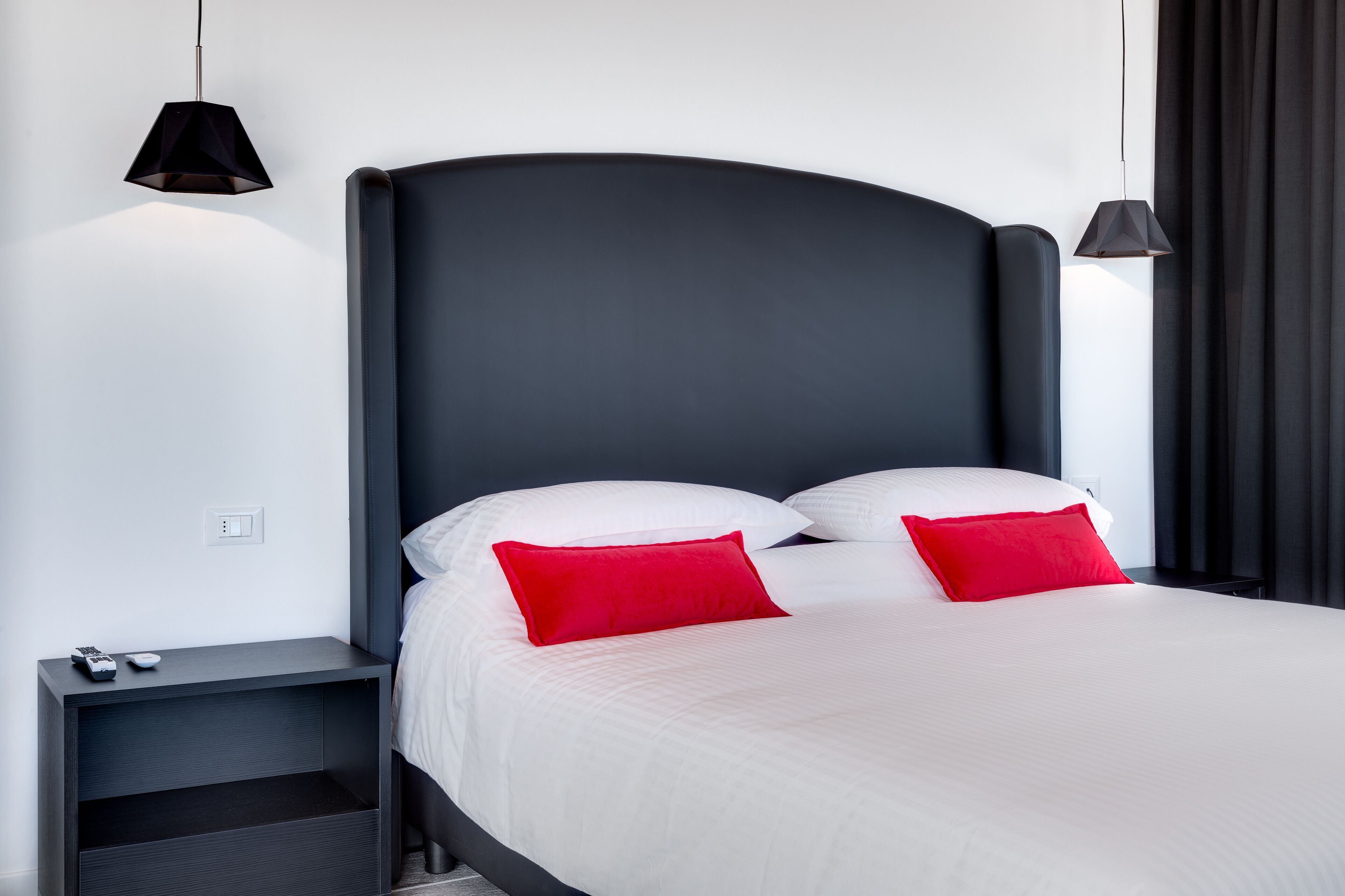 deluxe suite, 1 bedroom, sea view | 1 bedroom, minibar, in-room safe, desk