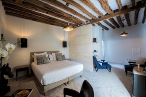 Standard Suite | In-room safe, free cribs/infant beds, free WiFi, bed sheets - Hôtel Le Chantilly (Chantilly)