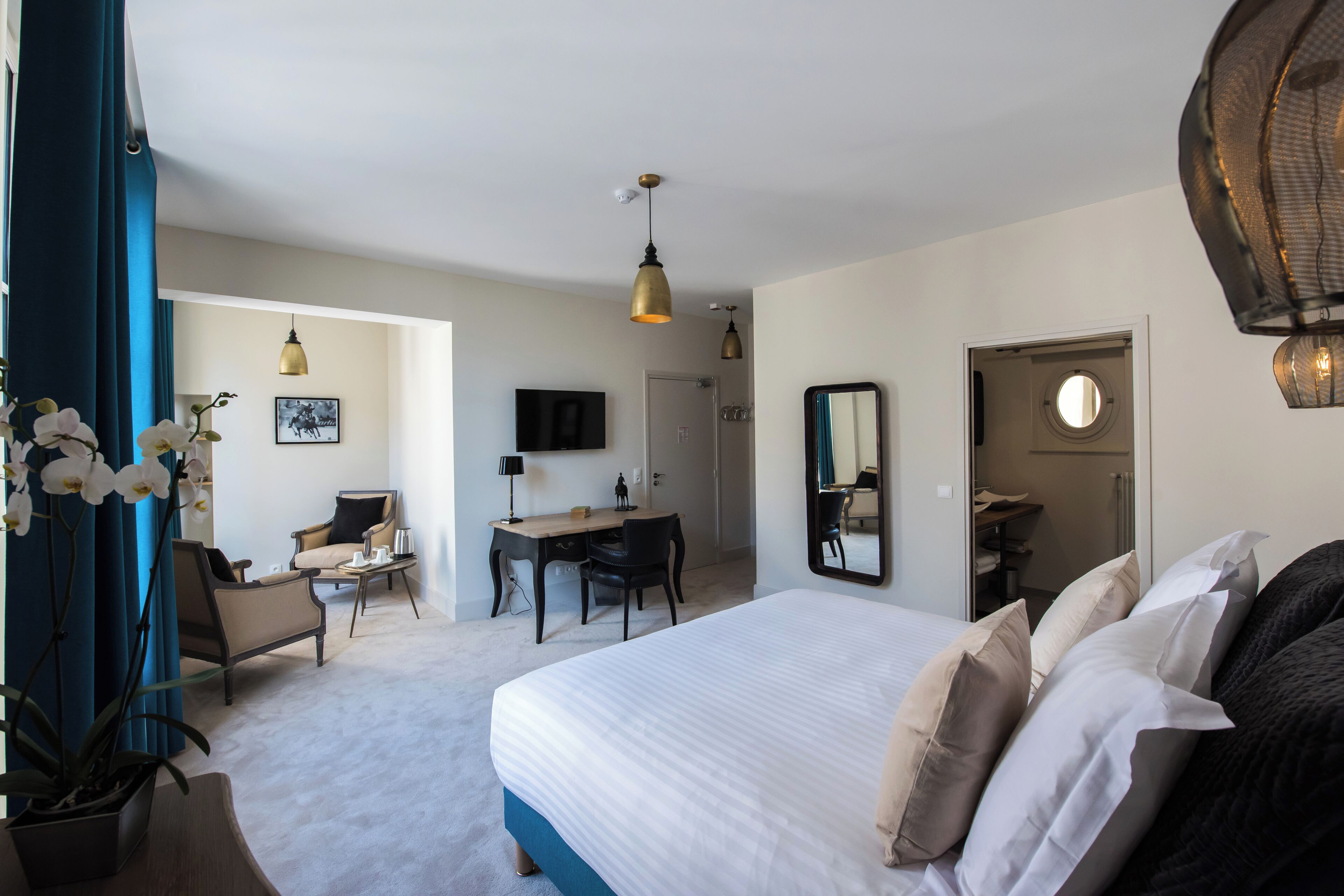 Standard Suite | In-room safe, free cots/infant beds, free WiFi, bed sheets