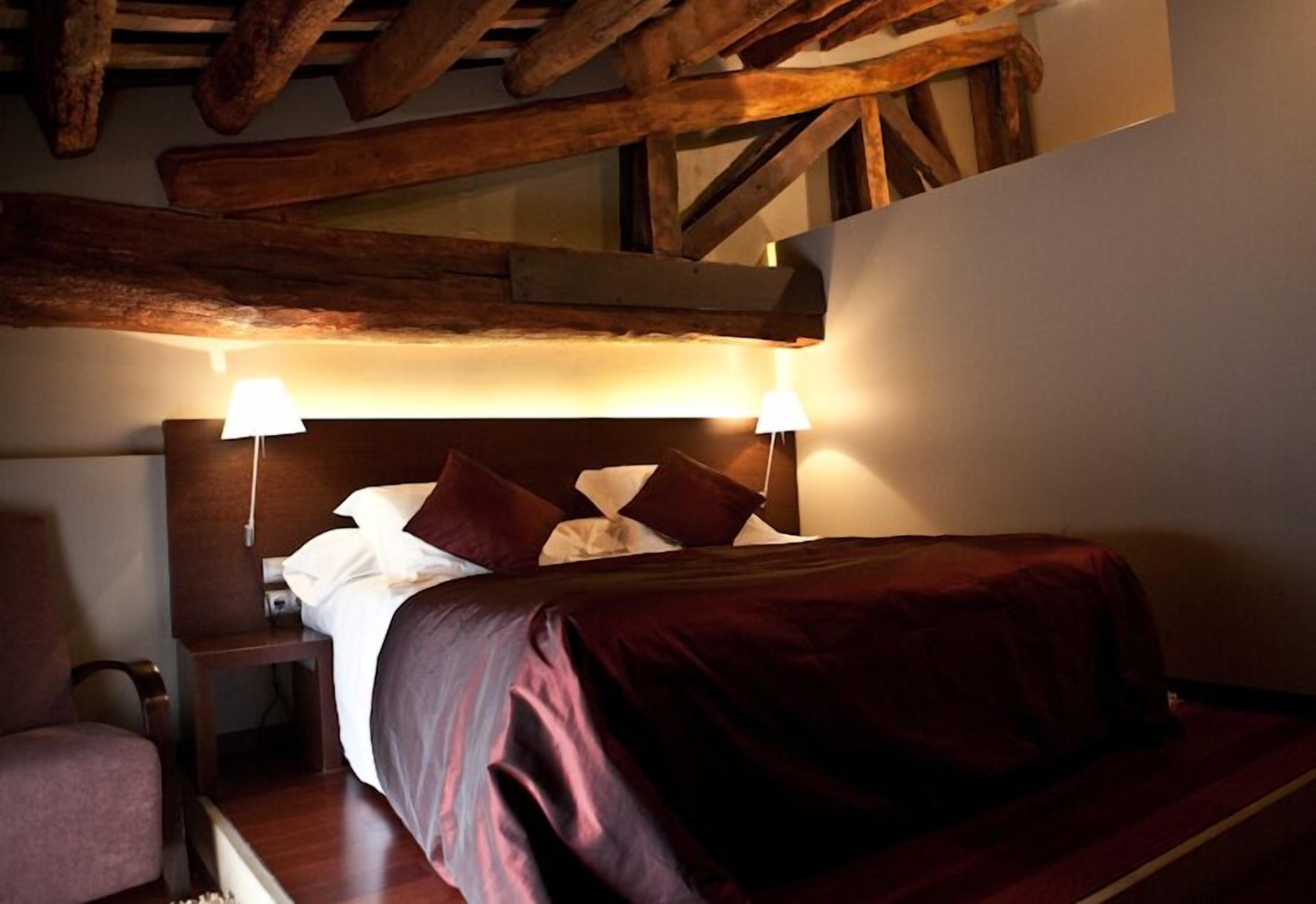 superior double room | minibar, in-room safe, desk, iron/ironing board