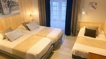 Triple Room | Desk, blackout drapes, free WiFi