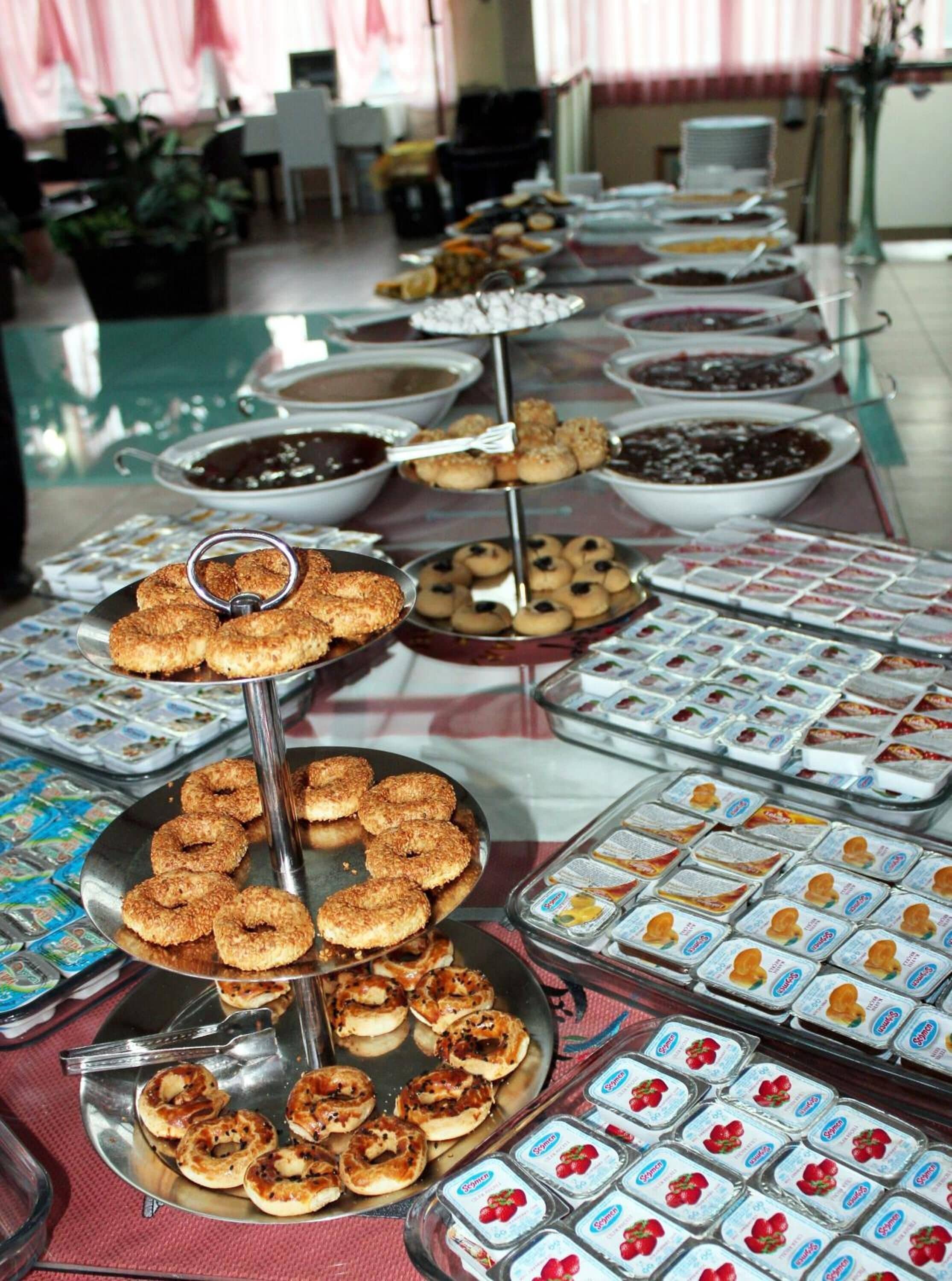 Petit déjeuner, déjeuner et dîner servis sur place