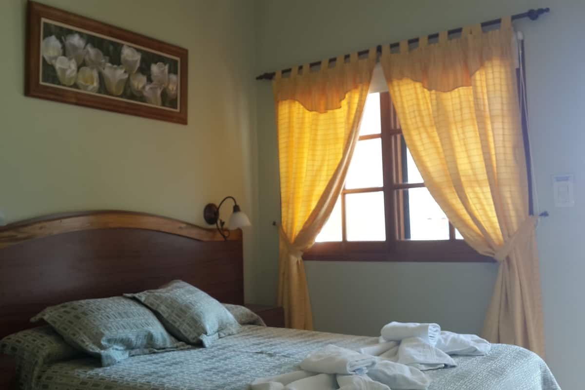 Double Room | In-room safe, soundproofing, cribs/infant beds, free WiFi