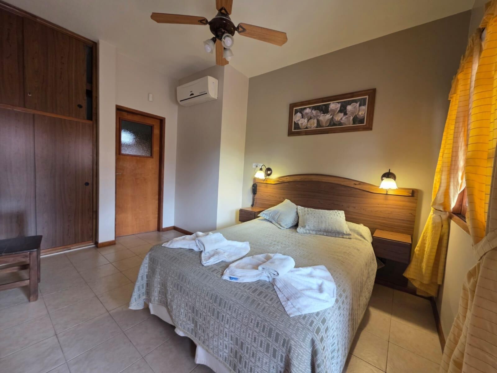 Caja de seguridad en la habitación, sistema de insonorización y cunas 