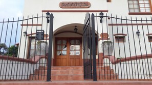 Property entrance - Posada del Infinito (Capilla del Monte)