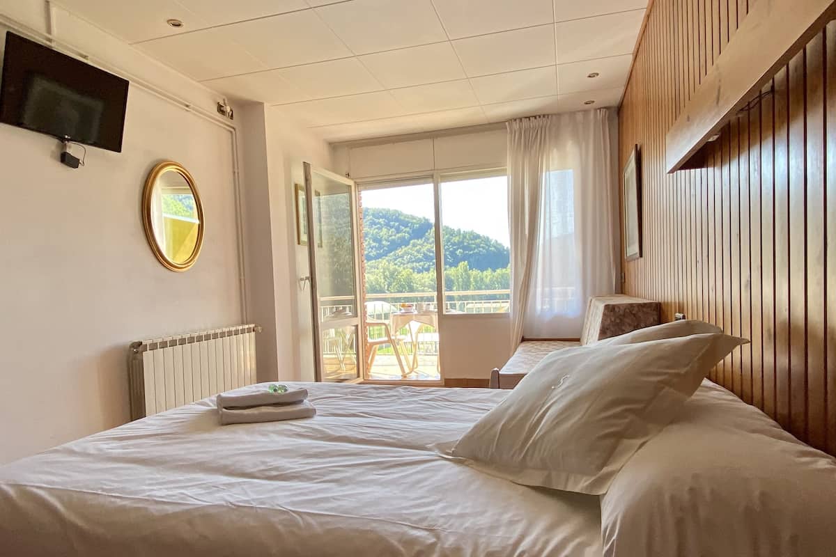 Een bureau, verduisterende gordijnen, gratis babybedden, gratis wifi