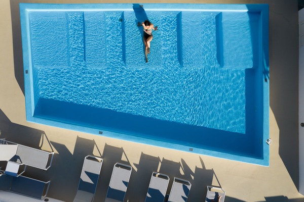 Seasonal outdoor pool, pool umbrellas, sun loungers