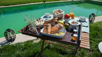 Seasonal outdoor pool, pool umbrellas, sun loungers