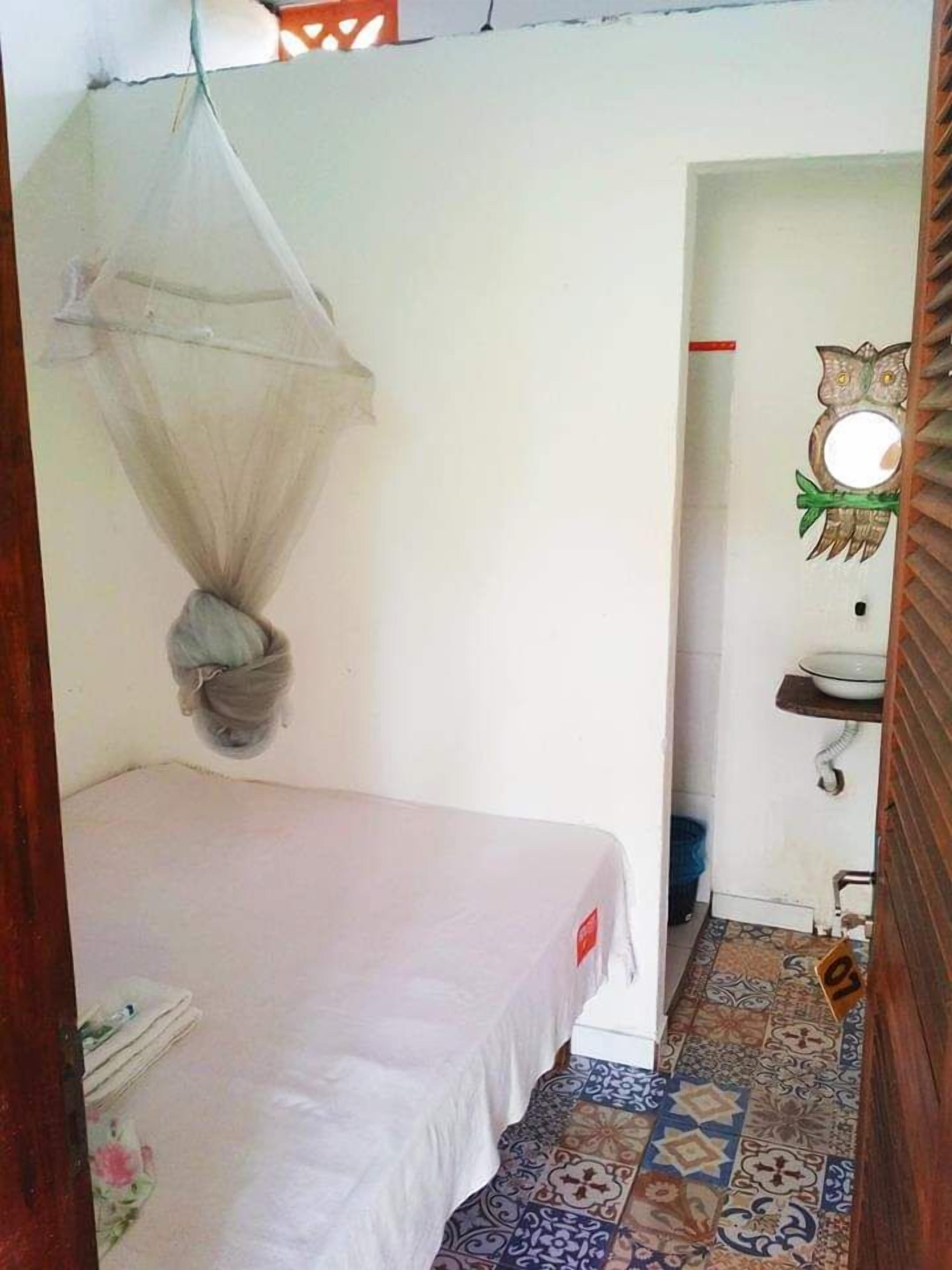 Habitación económica | Ropa de cama hipoalergénica, decoración personalizada y insonorización 