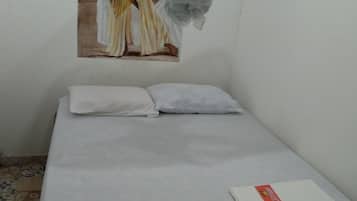 Economy Double Room | Individually decorated, soundproofing, iron/ironing board, free WiFi