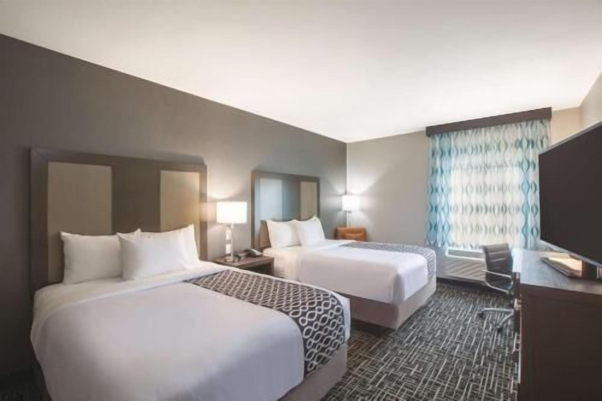 Pillowtop beds, desk, iron/ironing board, free WiFi