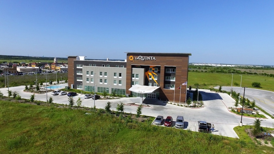 La Quinta Inn & Suites by Wyndham San Marcos Outlet Mall