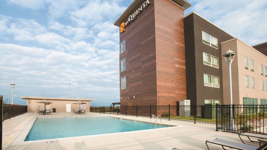 La Quinta Inn & Suites by Wyndham San Marcos Outlet Mall