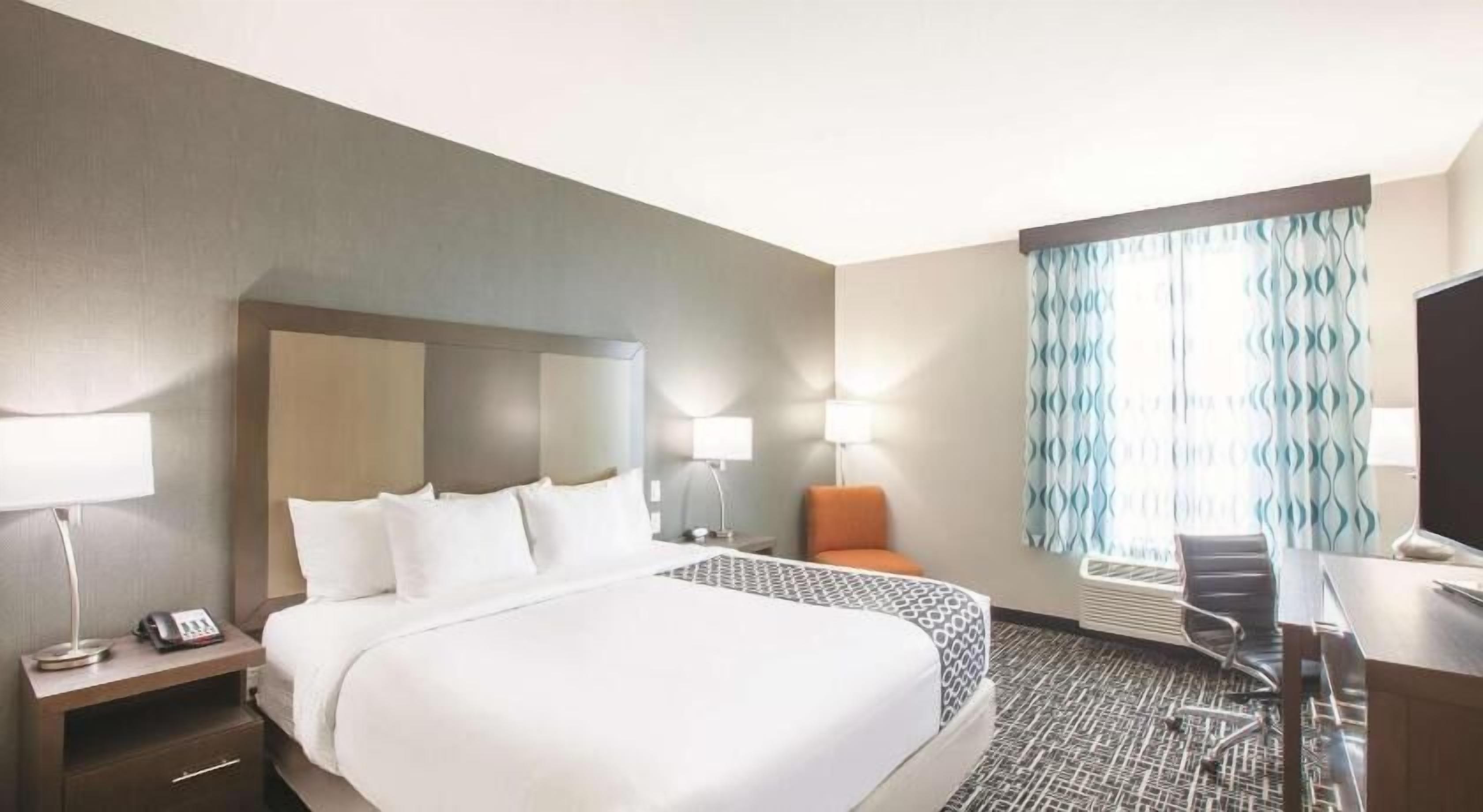 Pillowtop beds, desk, iron/ironing board, free WiFi