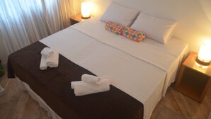 Ropa de cama hipoalergénica, colchones Tempur-Pedic, cortinas opacas